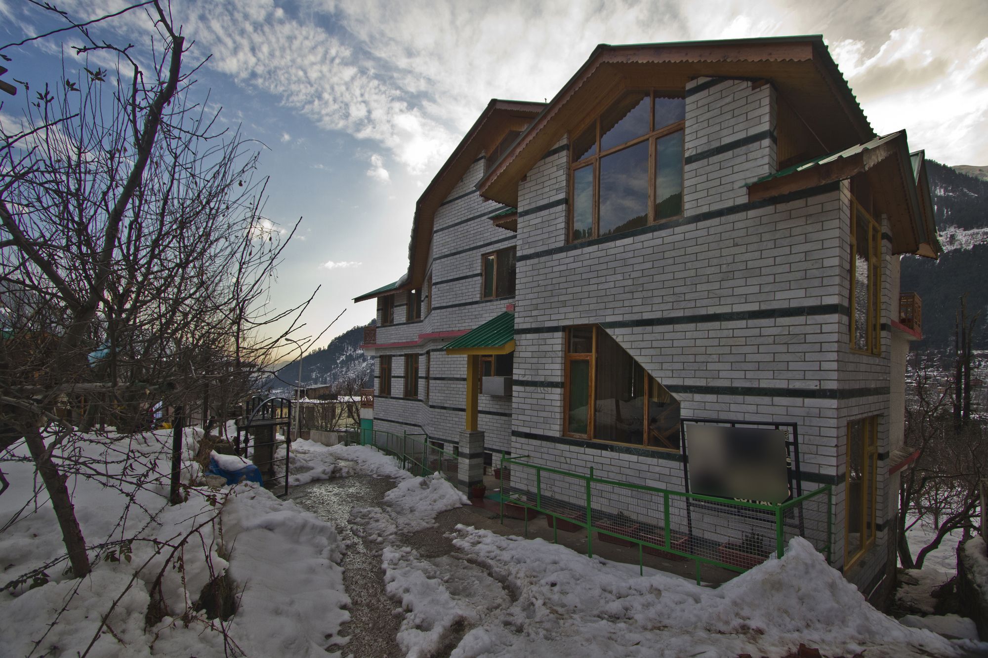 Hotel Mountain Face Manāli Esterno foto