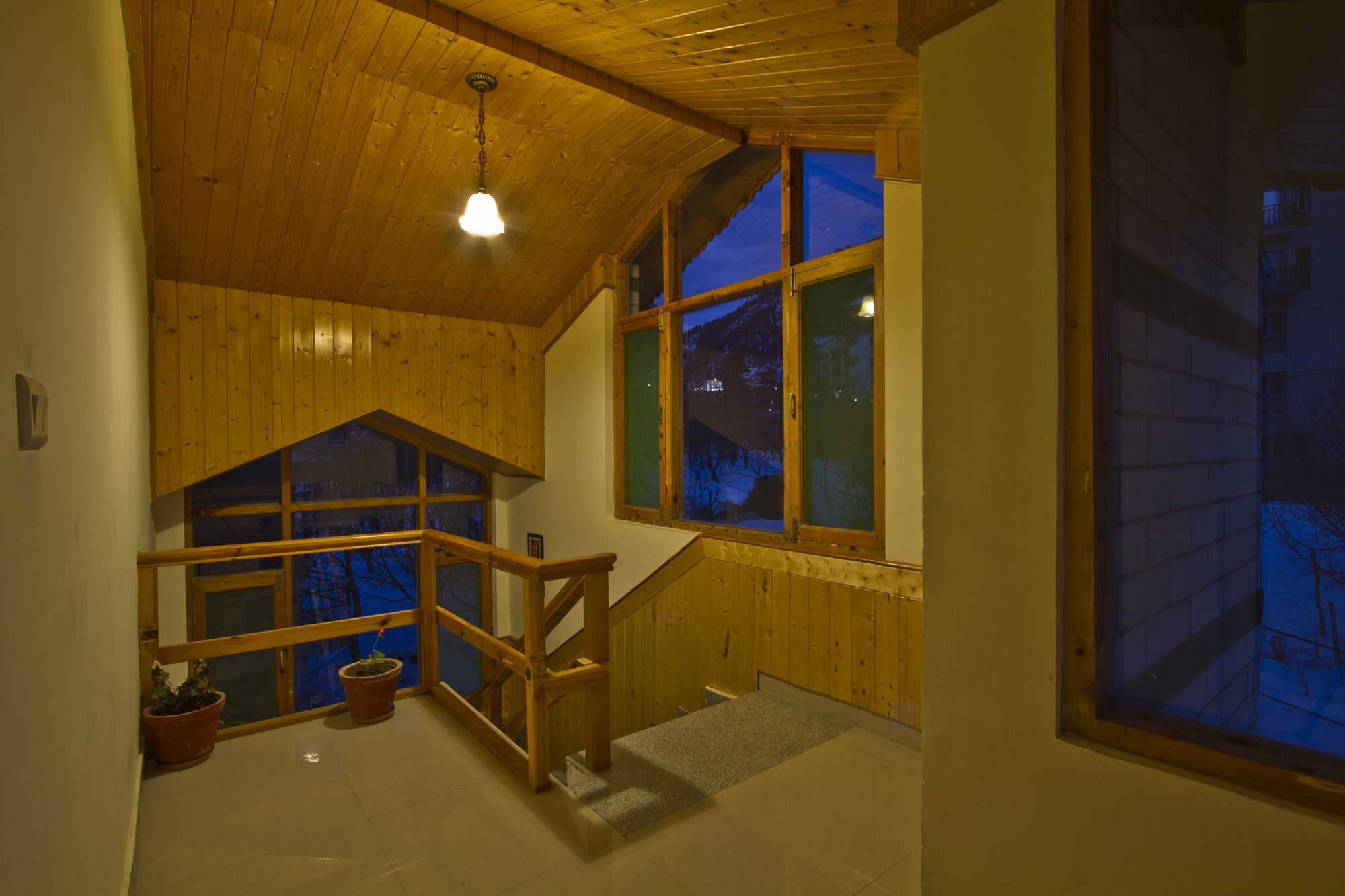 Hotel Mountain Face Manāli Esterno foto